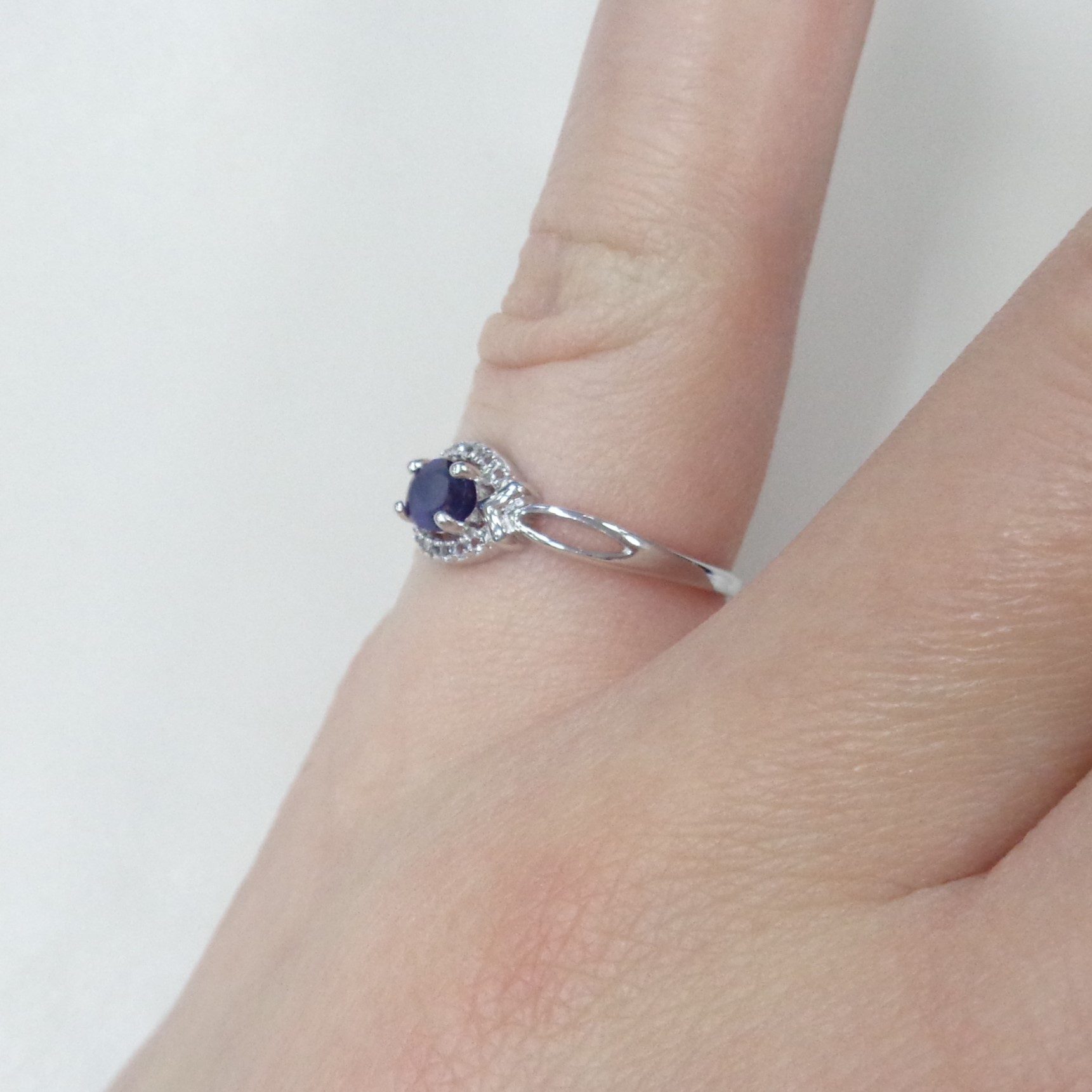 Серебряное кольцо с сапфиром